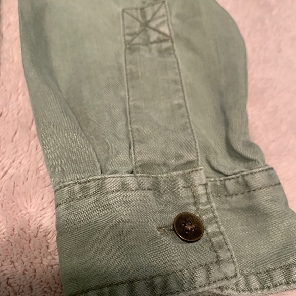 Button up - Picture 4 of 6